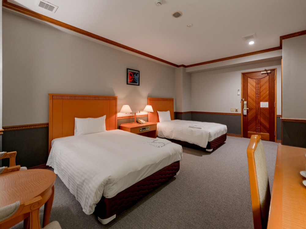 【禁煙】ツイン23㎡（本館ステーションウィング） 客室1 | ホテル アザット 那覇