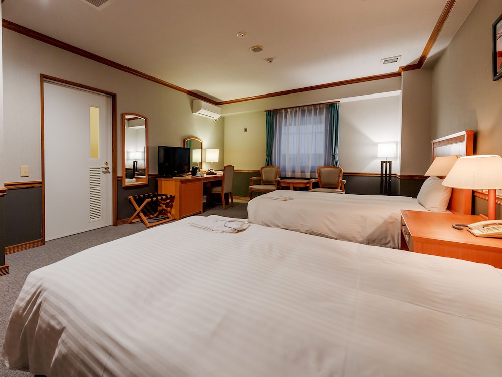 【禁煙】ツイン23㎡（本館ステーションウィング） 客室7 | ホテル アザット 那覇