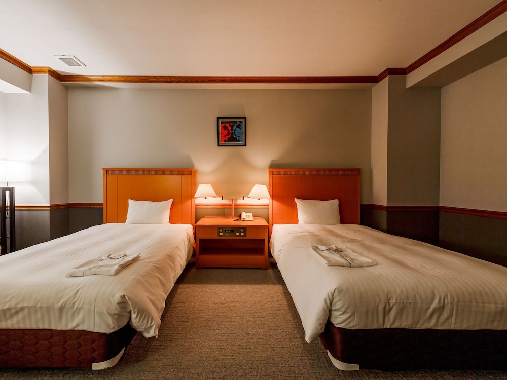 【禁煙】ツイン23㎡（本館ステーションウィング） 客室2 | ホテル アザット 那覇