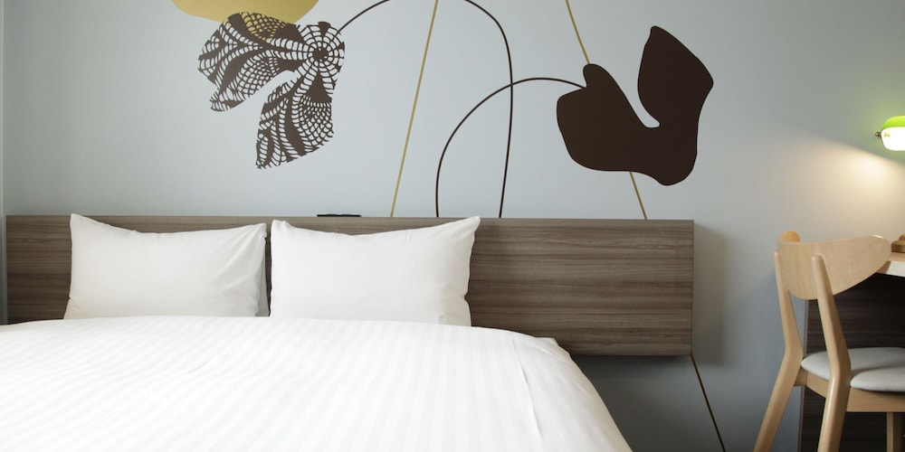 【禁煙】コンフォートダブル14㎡（本館ステーションウィング） 客室8 | ホテル アザット 那覇