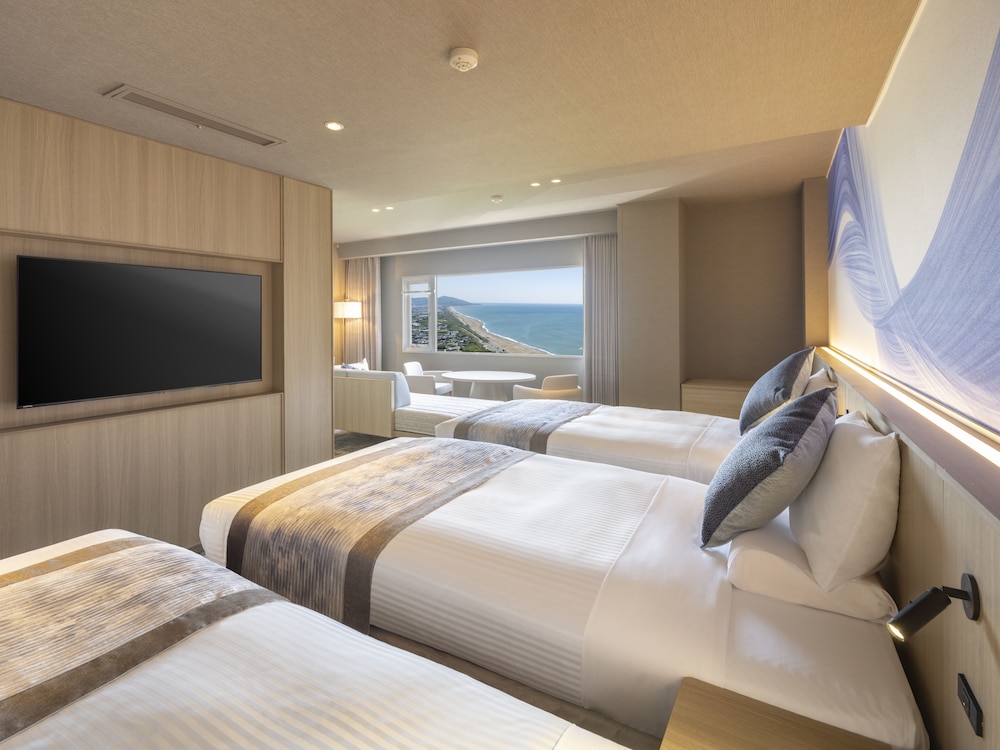 プレミアラージファミリールーム (禁煙) 客室1 | 伊良湖オーシャンリゾート