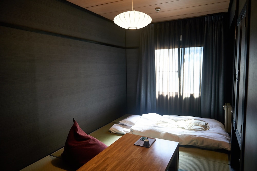 スタンダード ルーム 共用バスルーム 客室1 | 層雲峡温泉 ホテル雲井