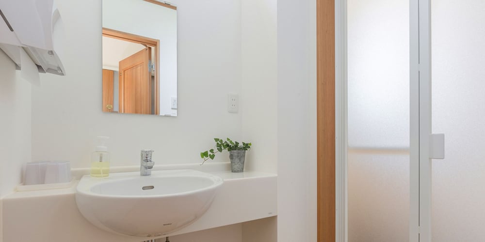 別館 和室 (トイレ･バスルーム付) (布団5式) バスルーム1 | ラシーヌホーム 針江