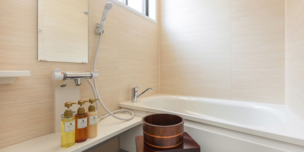 別館 和室 (トイレ･バスルーム付) (布団5式) バスルーム0 | ラシーヌホーム 針江