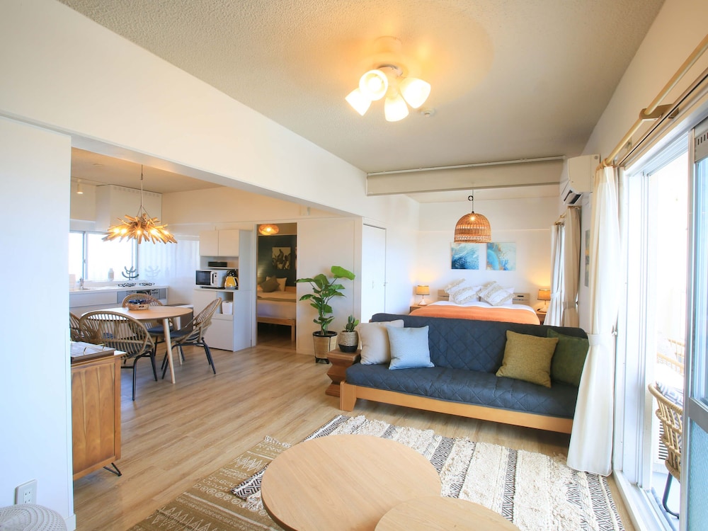 オーシャンリビング リビング エリア4 | スカイククル石垣島