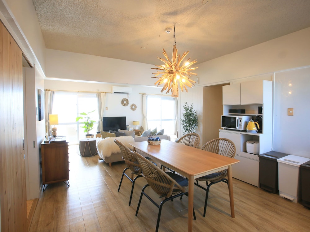 琉球リビング 客室内のダイニングエリア0 | スカイククル石垣島