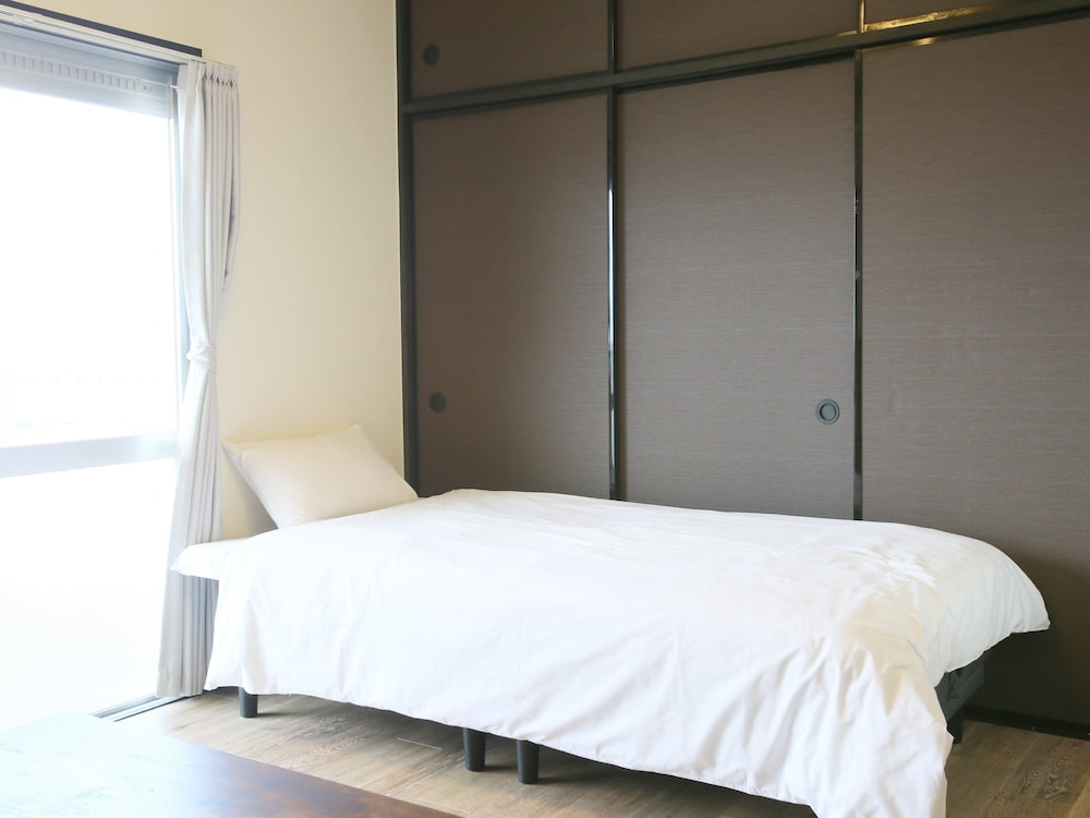 スタンダード(ツインルーム+和室)[禁煙] 客室内のダイニングエリア1 | スカイククル石垣島