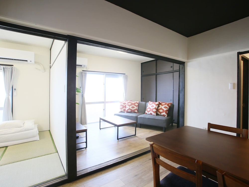 スタンダード(ツインルーム+和室)[禁煙] リビング エリア13 | スカイククル石垣島