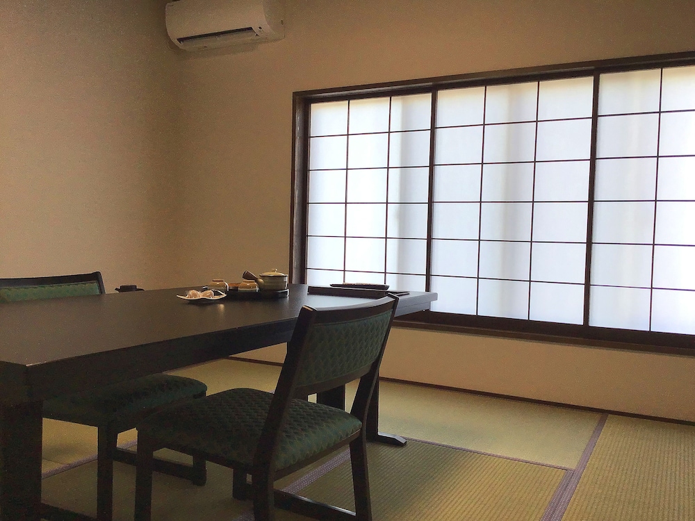 [おくに] 8畳+8畳ツイン 禁煙 客室2 | 出雲大社　御師の宿　ますや旅館