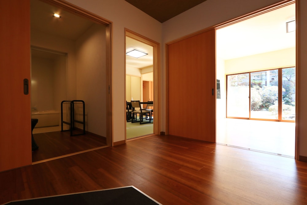 [素鵞] 8畳+22.8平米ツイン 禁煙 客室1 | 出雲大社　御師の宿　ますや旅館