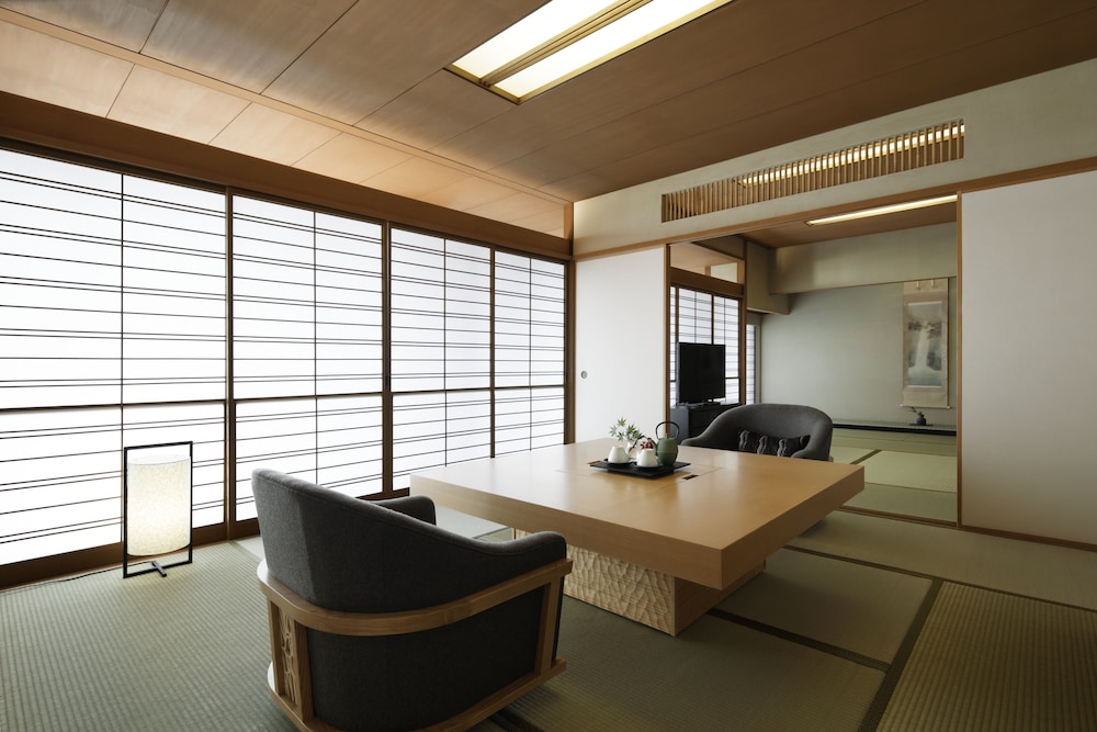 花香路スイート(100.8 sqm) 客室1 | 高輪 花香路、スモール・ラグジュアリー・ホテルズ・オブ・ザ・ワールド加盟