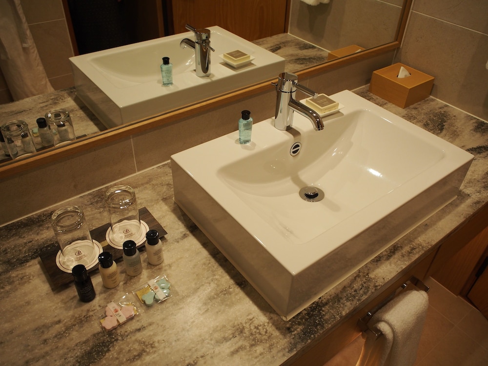 和室デラックススイート(62.3 sqm) バスルーム2 | 高輪 花香路、スモール･ラグジュアリー･ホテルズ･オブ･ザ･ワールド加盟