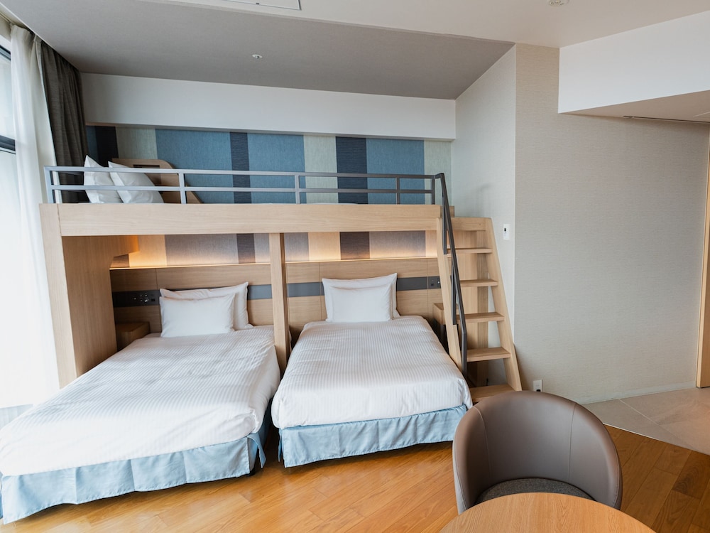 ファミリー ルーム 客室1 | JR九州ホテル ブラッサム那覇