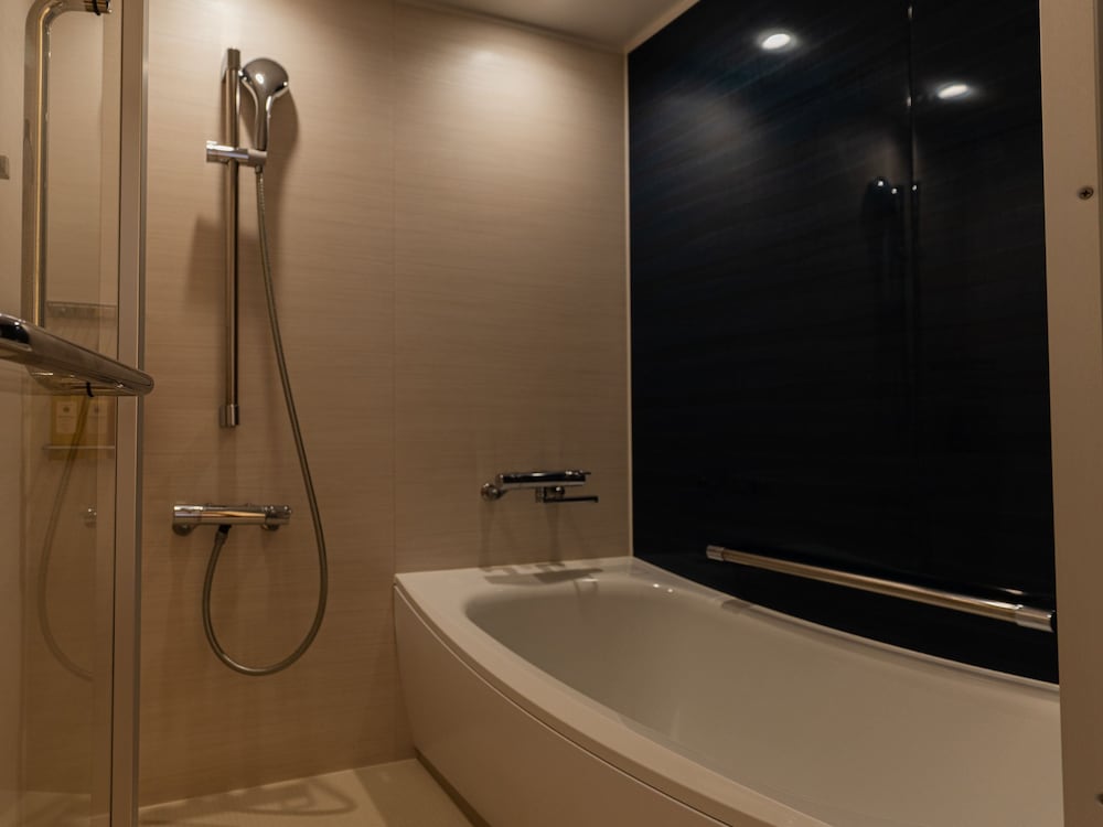 ファミリー ルーム バスルーム0 | JR九州ホテル ブラッサム那覇