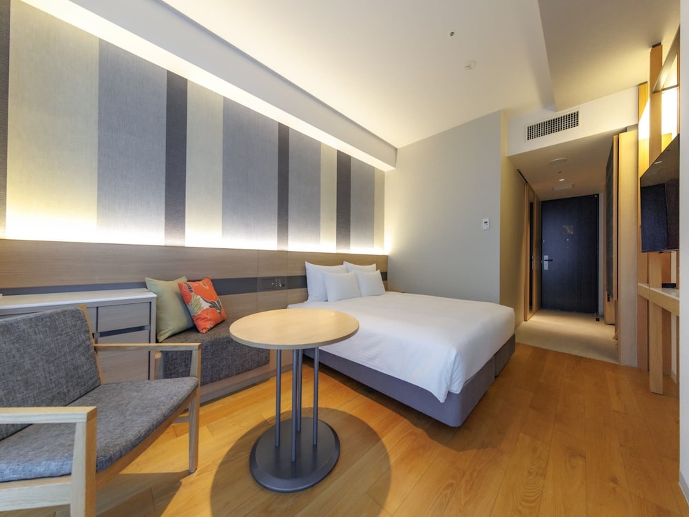 デラックスキング 禁煙 客室3 | JR九州ホテル ブラッサム那覇