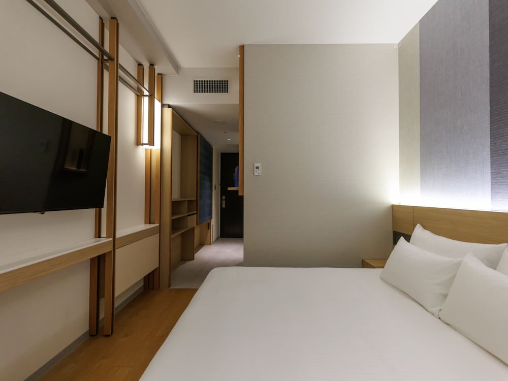 スーペリアダブル 禁煙 客室3 | JR九州ホテル ブラッサム那覇