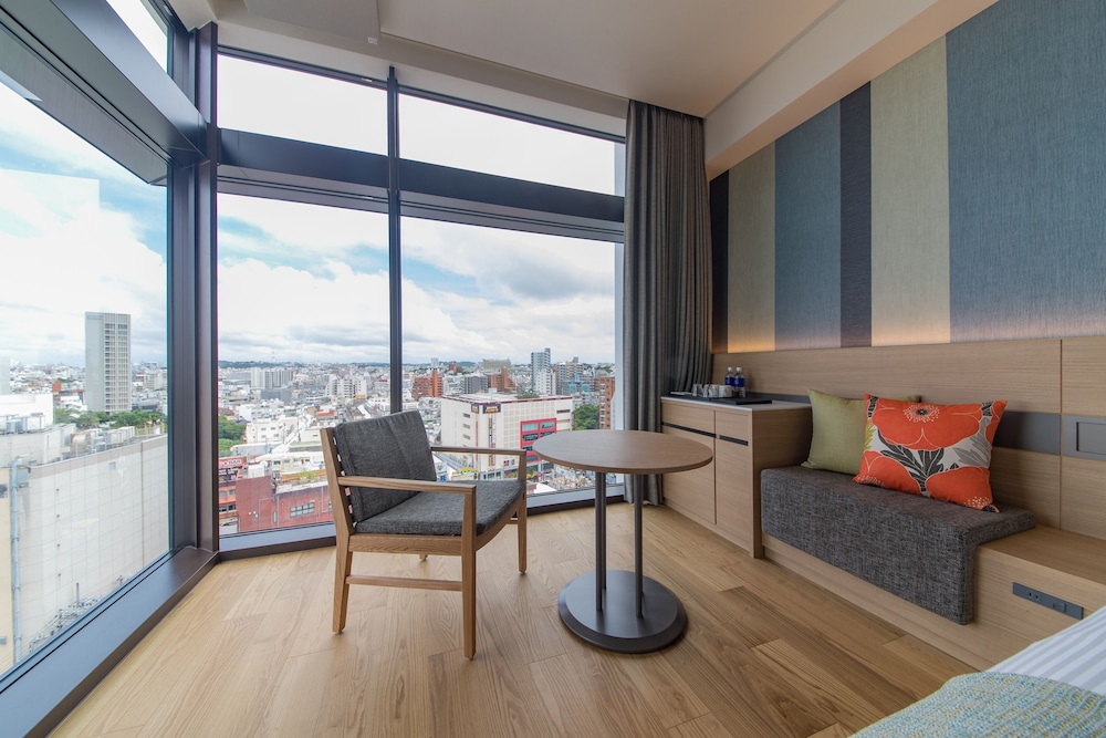 デラックスキング 禁煙 客室2 | JR九州ホテル ブラッサム那覇