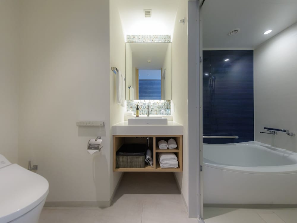 スーペリアダブル 禁煙 客室4 | JR九州ホテル ブラッサム那覇