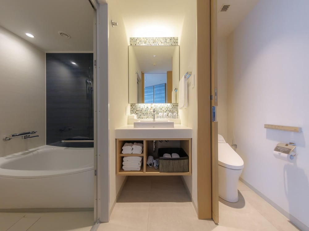 ファミリー ルーム バスルーム0 | JR九州ホテル ブラッサム那覇