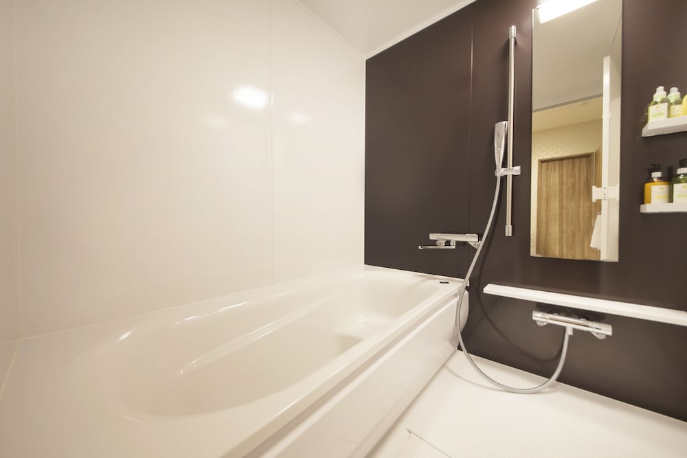 露天風呂付き デラックス ツインルーム (ダブルベッド2台) 禁煙 大人5名様よりエクストラベッドをご用意 深めの浴槽0 | センチュリオンホテル & スパ上野駅前