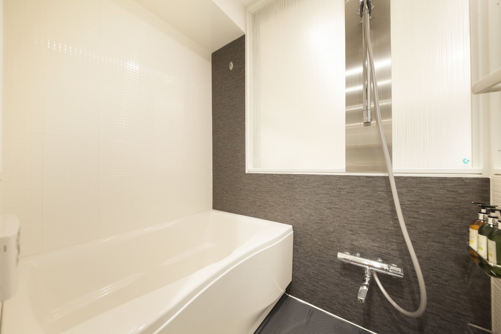 スーペリア ダブルルーム 禁煙 (キングベッド1台)<大人3名様よりエクストラベッドをご用意> バスルーム1 | ザ・センチュリオンホテル クラシック赤坂