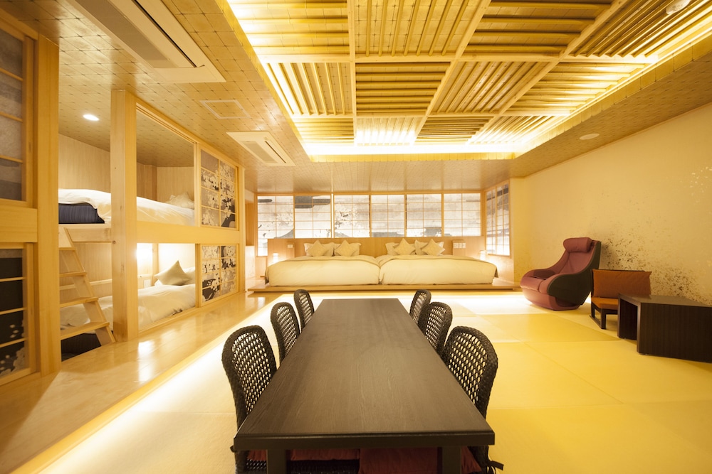 プレミアムファミリー和スイートルーム 禁煙 (キングベッド2台) 客室2 | ザ・センチュリオンホテル クラシック赤坂