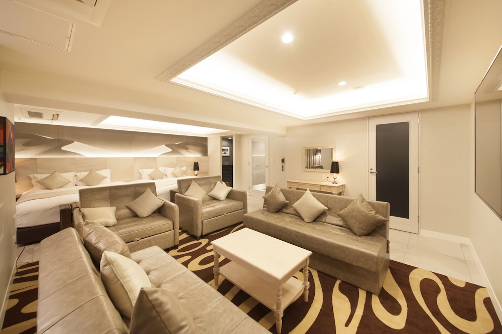 ザ・AKASAKA スイート 禁煙 (キングベッド2台) リビング エリア2 | ザ・センチュリオンホテル クラシック赤坂