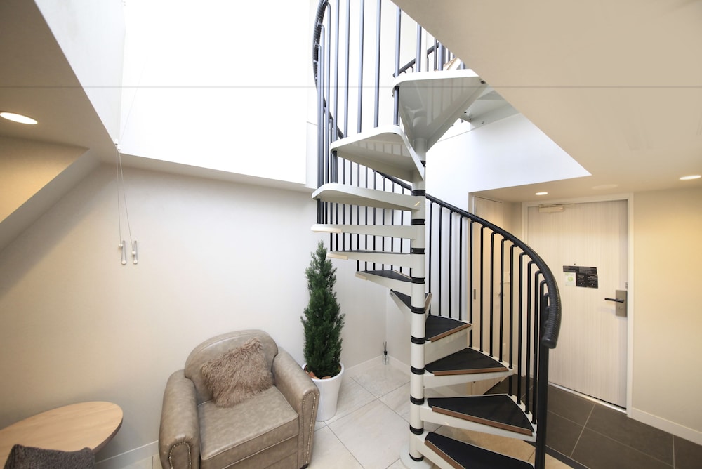 ペントハウスメゾネットファミリースイートルーム 禁煙 (セミダブルベッド2台)<大人3名様よりエクストラベッドをご用意> 階段0 | ザ・センチュリオンホテル クラシック赤坂