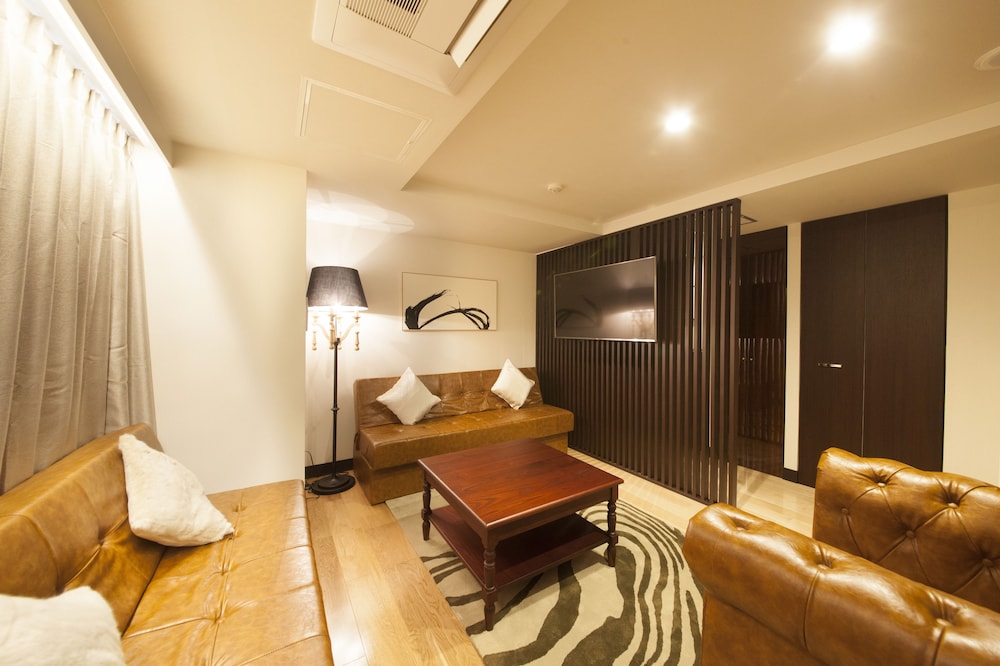 エグゼクティブツインルーム 禁煙 (セミダブルベッド2台)<大人3名様よりエクストラベッドをご用意> リビング エリア1 | ザ・センチュリオンホテル クラシック赤坂