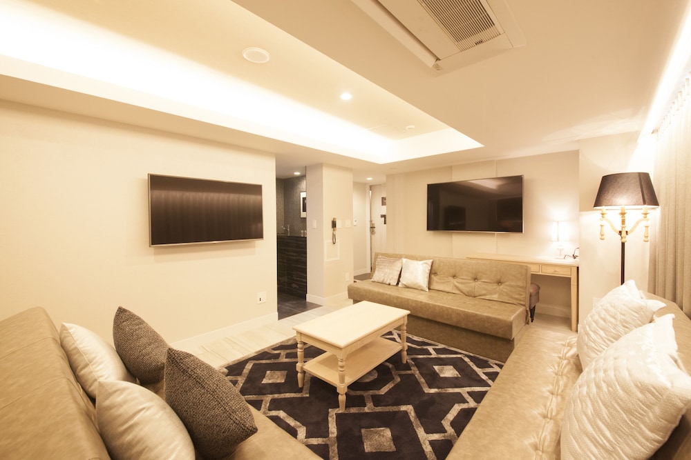 エグゼクティブツインルーム 禁煙 (セミダブルベッド2台)<大人3名様よりエクストラベッドをご用意> リビング エリア0 | ザ・センチュリオンホテル クラシック赤坂