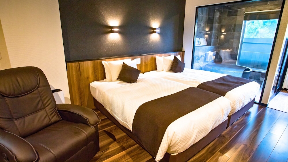 [洋モダンデラックス洋室] 露天風呂付き 喫煙 客室1 | リブマックスリゾート箱根芦ノ湖