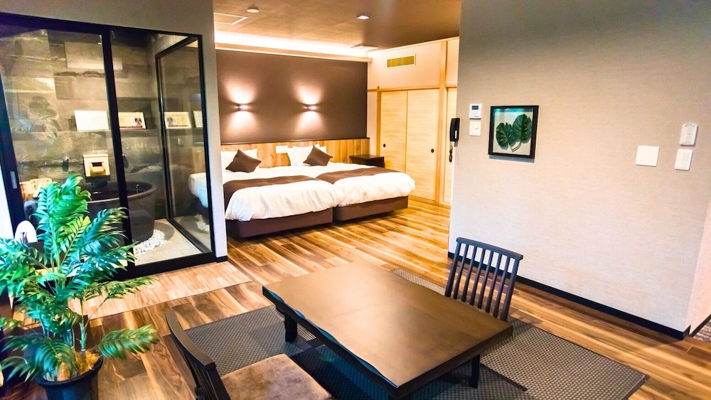 [洋モダンスイート和洋室] 露天風呂付き 喫煙 客室1 | リブマックスリゾート箱根芦ノ湖