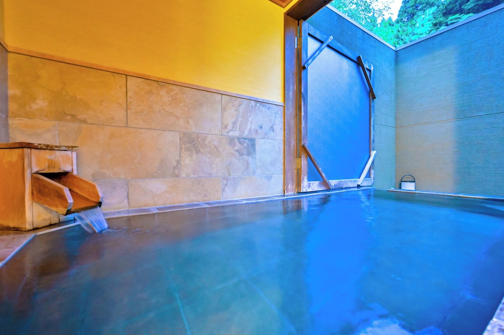 別邸 『藤黄』6名 バスルーム1 | 湯富里の宿 一壷天