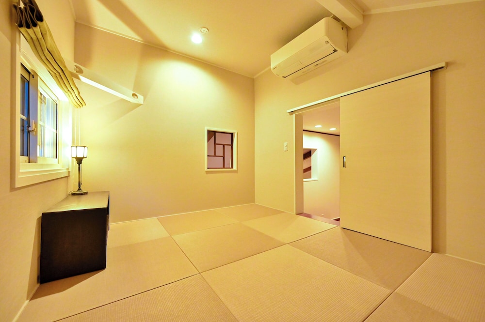 別邸 『藤黄』6名 客室5 | 湯富里の宿 一壷天