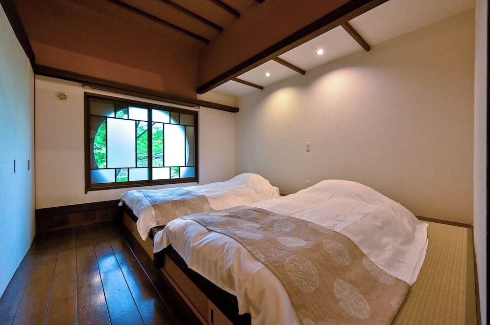 和室 『真朱』 客室4 | 湯富里の宿 一壷天