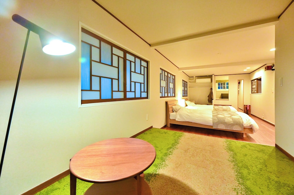 別邸 『藤黄』6名 客室8 | 湯富里の宿 一壷天