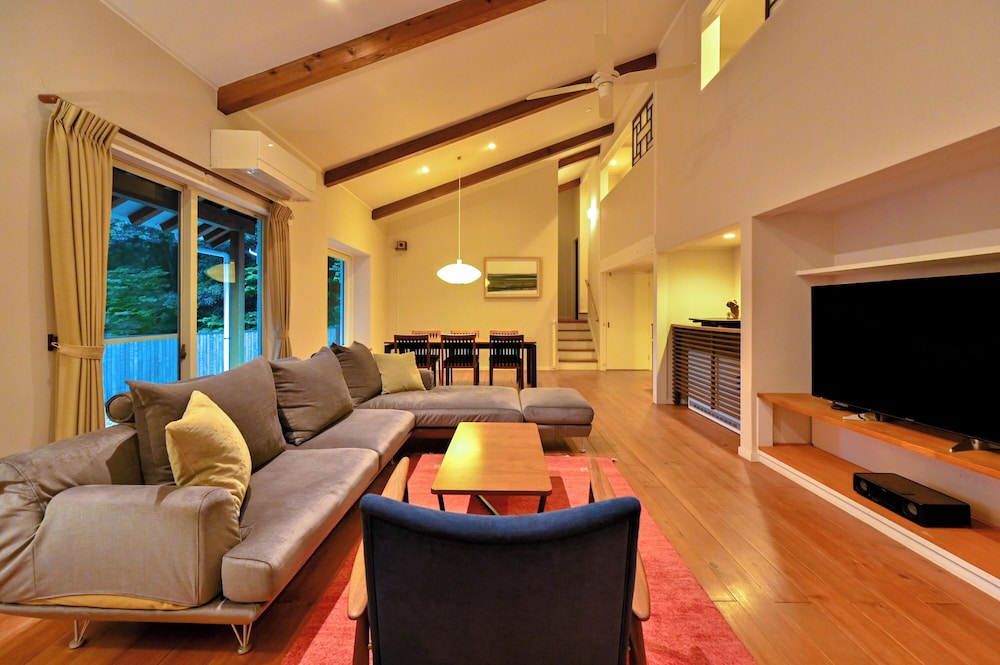 別邸 『藤黄』6名 | 湯富里の宿 一壷天