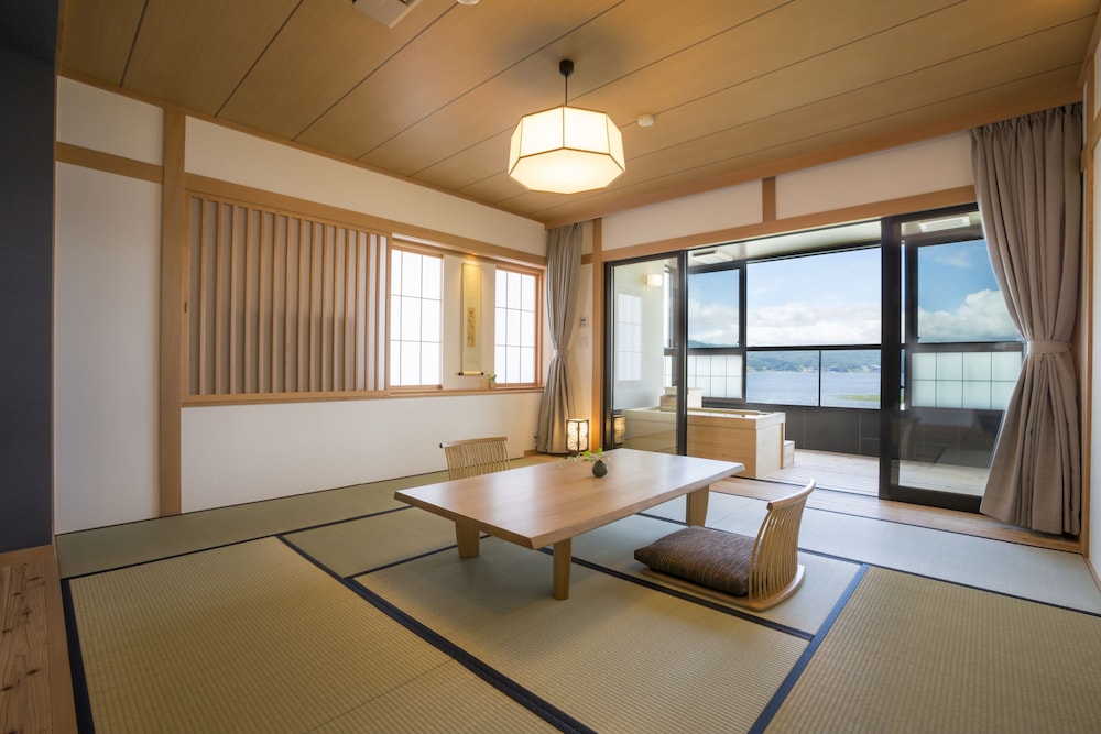 露天風呂付客室ワイドタイプ４階４０１号室 | 寛ぎの諏訪の湯宿 萃 sui- 諏訪湖