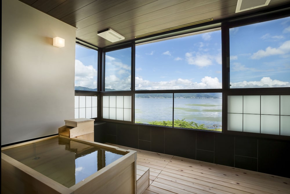 露天風呂付客室ワイドタイプ４階４０１号室 内装0 | 寛ぎの諏訪の湯宿 萃 sui- 諏訪湖