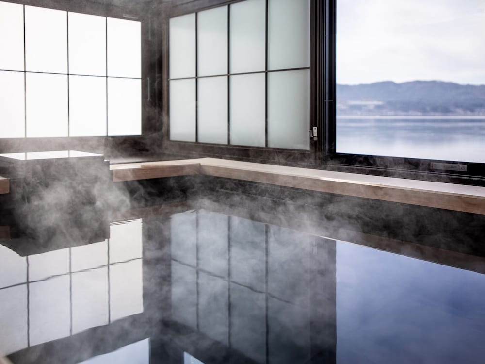 露天風呂付客室ワイドタイプ３階３０１号室 バスルーム0 | 寛ぎの諏訪の湯宿 萃 sui- 諏訪湖