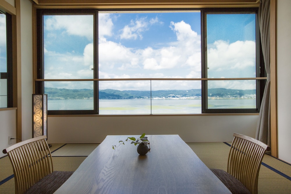 露天風呂付客室ワイドタイプ４階４０１号室 部屋からの景観0 | 寛ぎの諏訪の湯宿 萃 sui- 諏訪湖