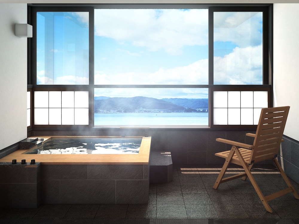 露天風呂付客室ワイドタイプ４階４０１号室 バスルーム0 | 寛ぎの諏訪の湯宿 萃 sui- 諏訪湖