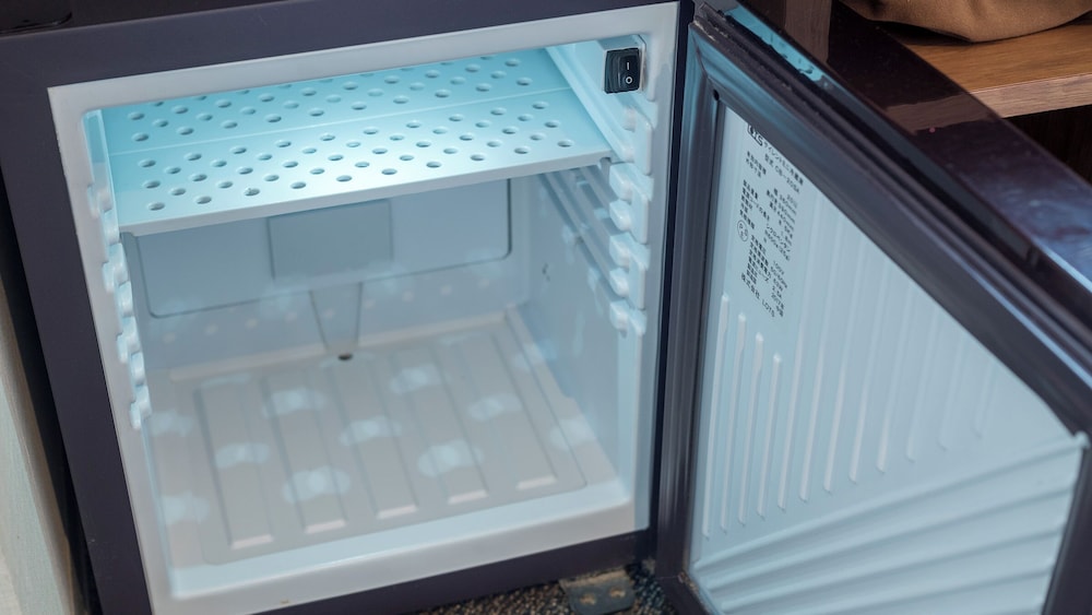 ツインルーム シングルベッド 2 台 喫煙可 客室の設備とサービス7 | ホテルグローバルビュー津