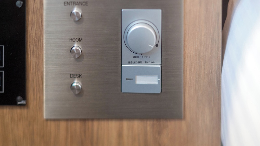 ツインルーム シングルベッド 2 台 喫煙可 客室の設備とサービス14 | ホテルグローバルビュー津