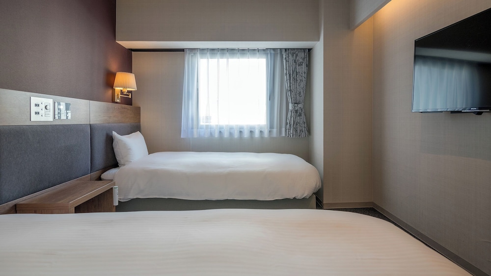 ツインルーム シングルベッド 2 台 喫煙可 客室1 | ホテルグローバルビュー津