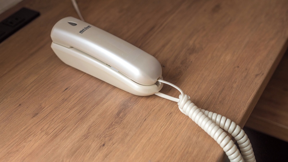 ツインルーム シングルベッド 2 台 喫煙可 客室の設備とサービス5 | ホテルグローバルビュー津