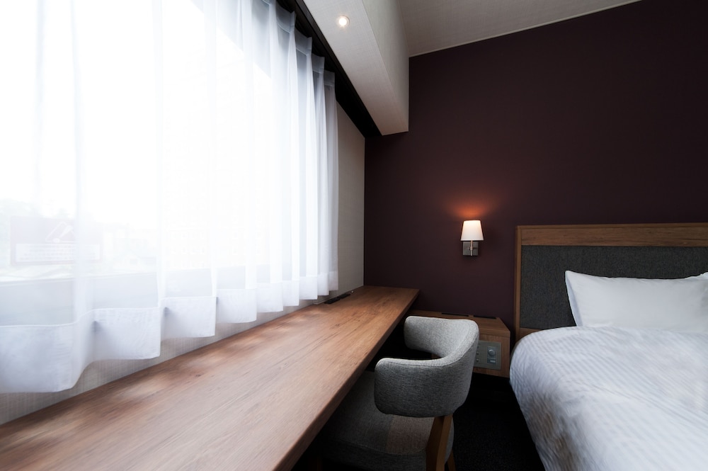 ダブルルーム クイーンベッド 1 台 喫煙可 客室の設備とサービス0 | ホテルグローバルビュー津