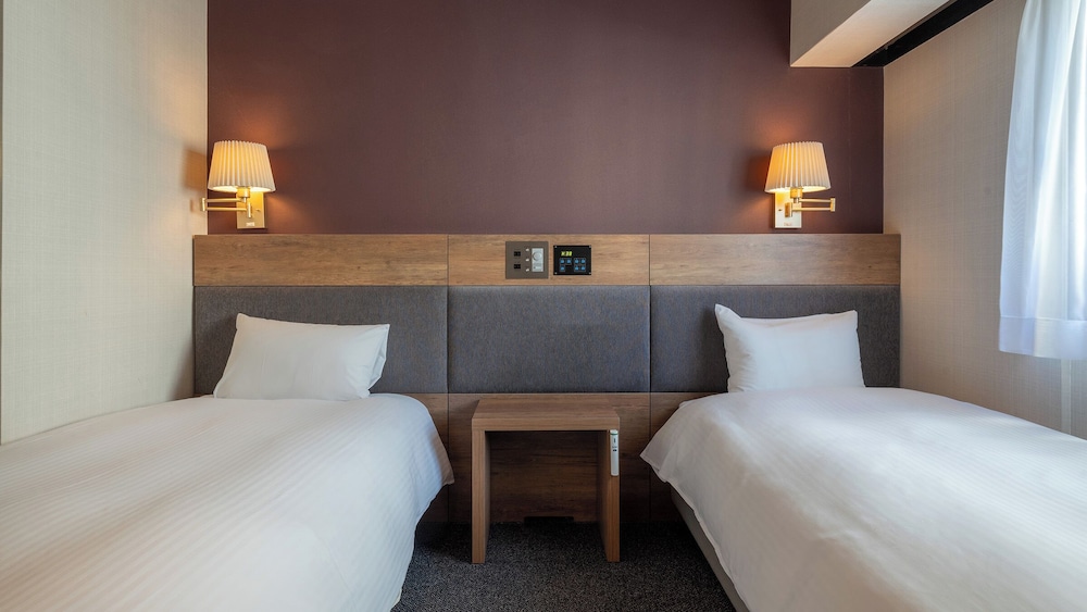 ツインルーム シングルベッド 2 台 喫煙可 客室2 | ホテルグローバルビュー津