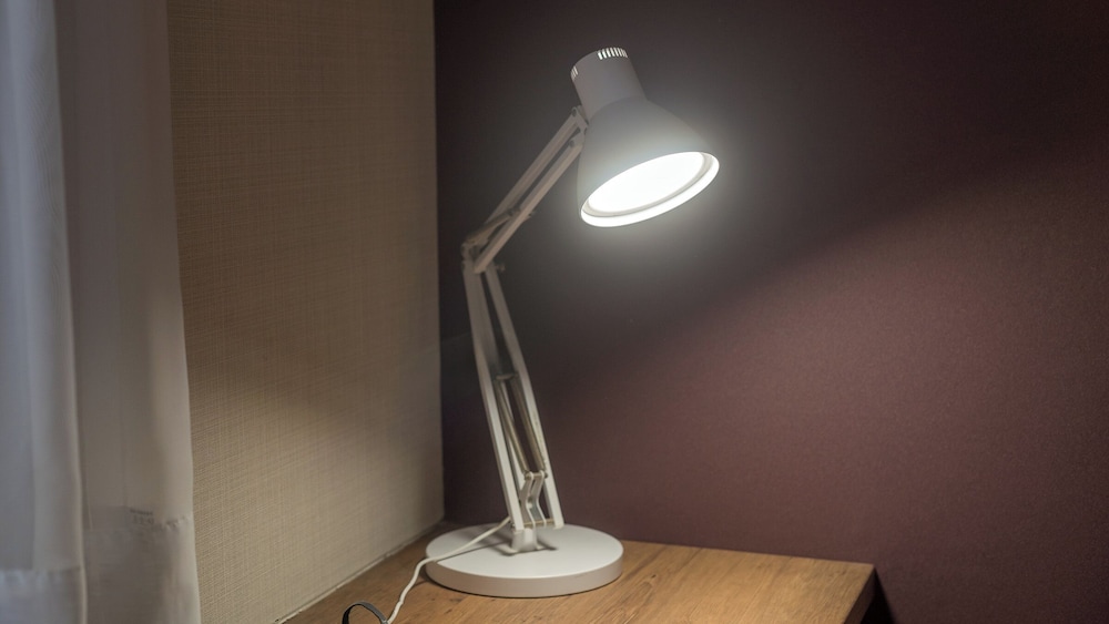 ツインルーム シングルベッド 2 台 喫煙可 客室の設備とサービス13 | ホテルグローバルビュー津