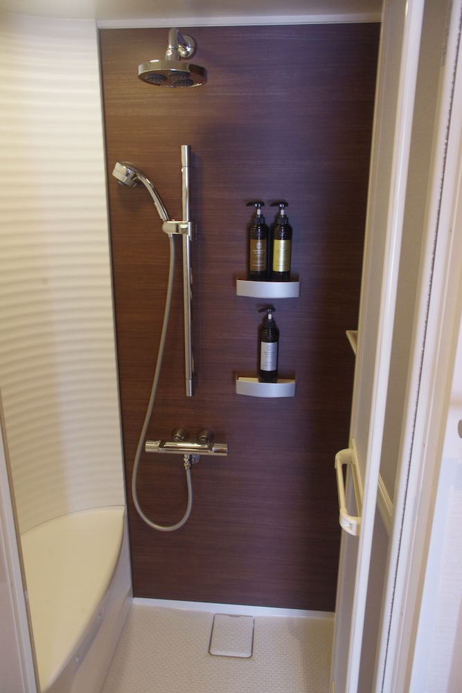 デラックス ルーム 1 ベッドルーム キッチン シティビュー バスルームの設備0 | R&Run Kyoto serviced apartment & suites